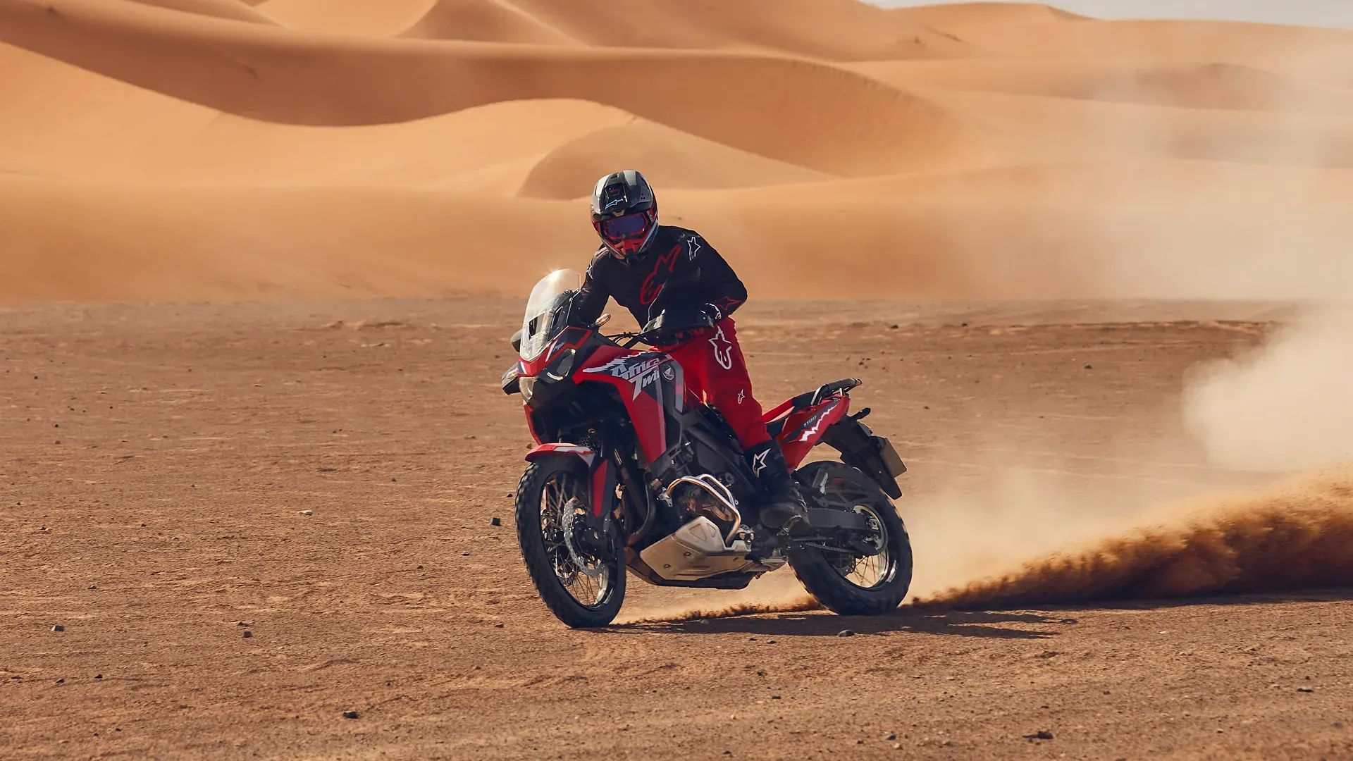Africa Twin w piachu, ujęcie z przodu
