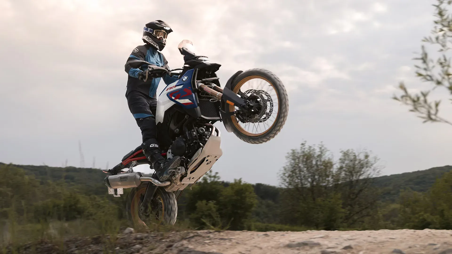 F 900 GS w malowaniu GS Trophy na tylnym kole