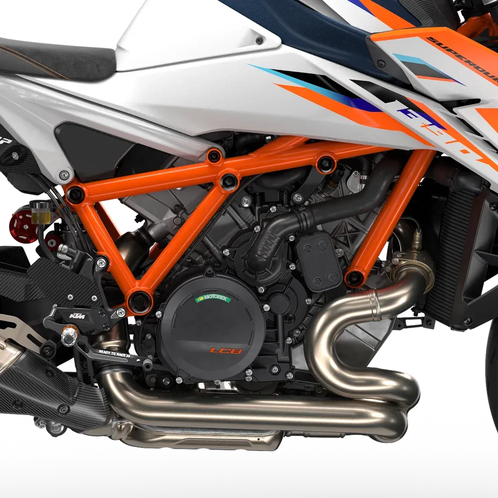 Silnik LC8 V-twin 1350 cm³ i tytanowy układ wydechowy Akrapovič