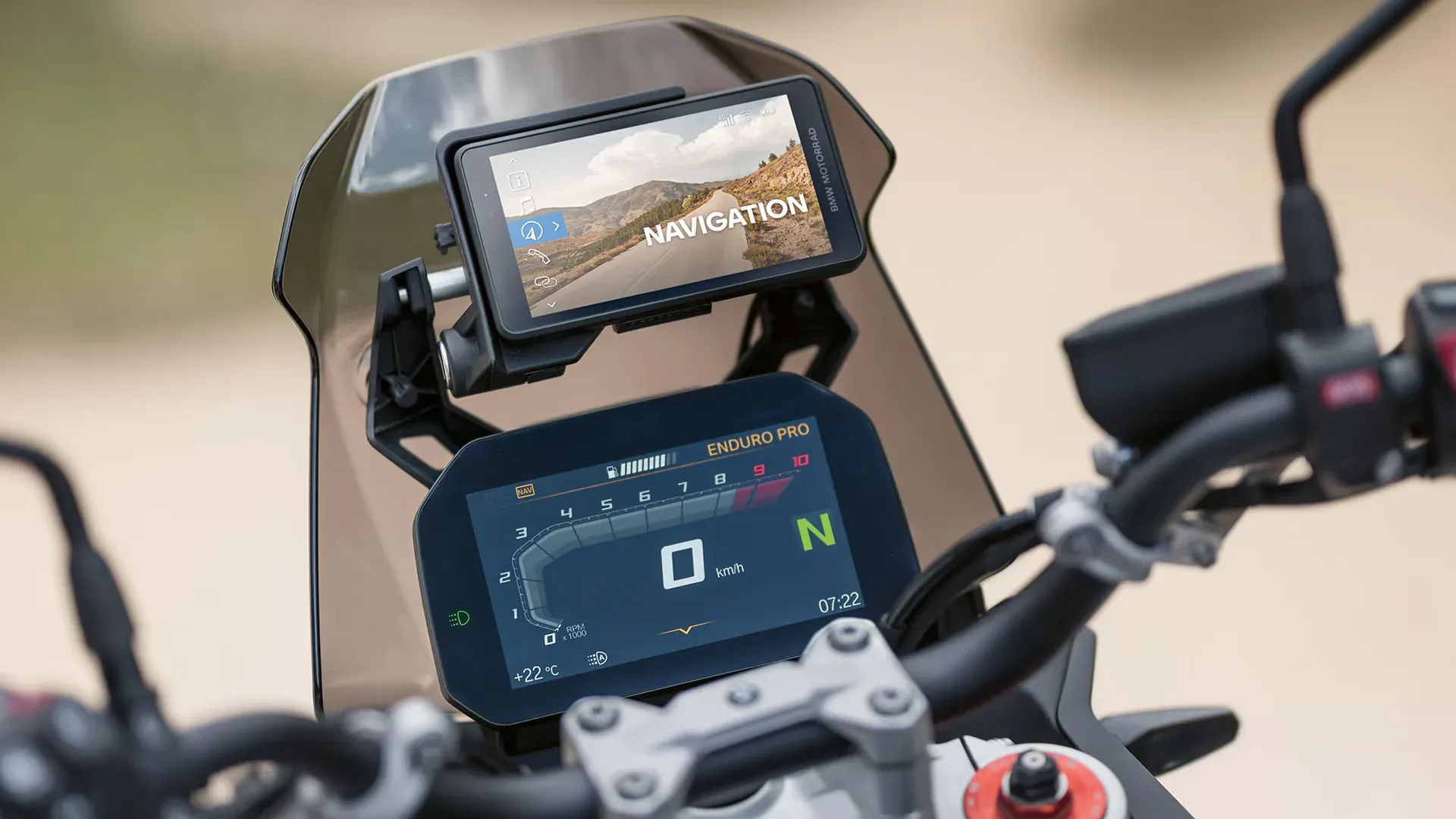 Kokpit z 6,5-calowym ekranem TFT i nawigacją ConnectedRide Navigator